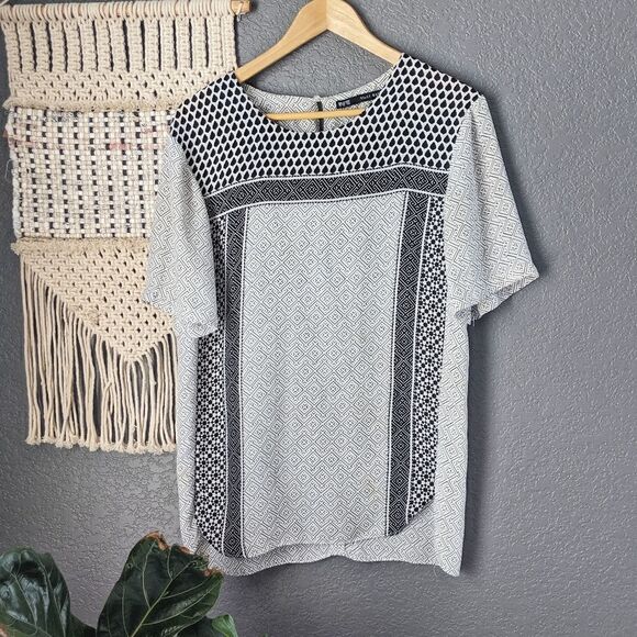 Black and White Boutique Tunic - Picture 2 of 7